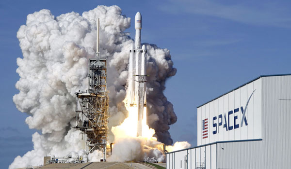 Falcon Heavy klar til første mission – kraftigste rumraket i verden opsendes i Florida