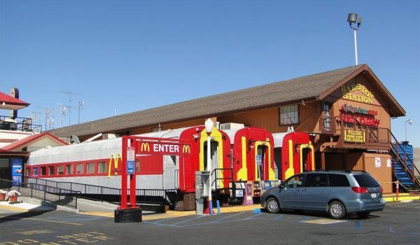 Berømt spisested i Barstow på Route 66 – McDonald’s i en togvogn