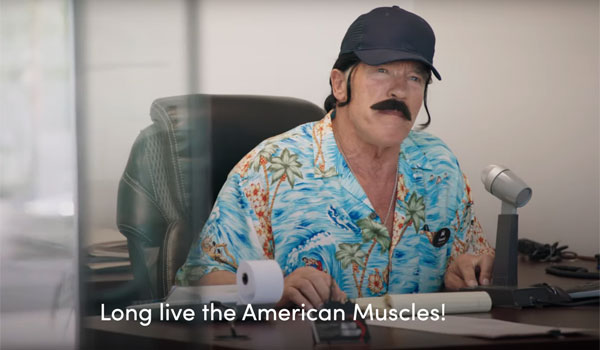 Arnold Schwarzenegger undercover – som bilsælger